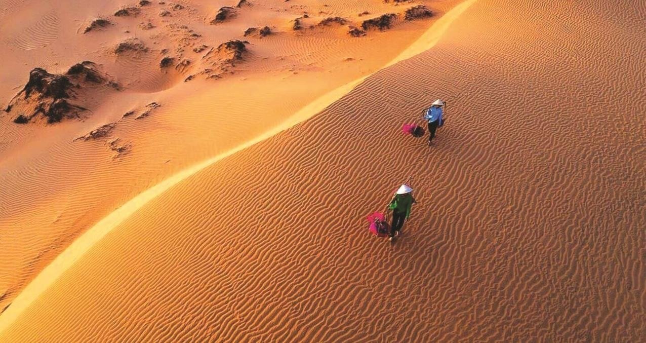 Top Tour Du Lịch Miền Nam Hấp Dẫn Nhất Bạn Không Thể Bỏ Lỡ 3 Doi cat do diem dung chan ly tuong tai Phan Thiet Mui Ne