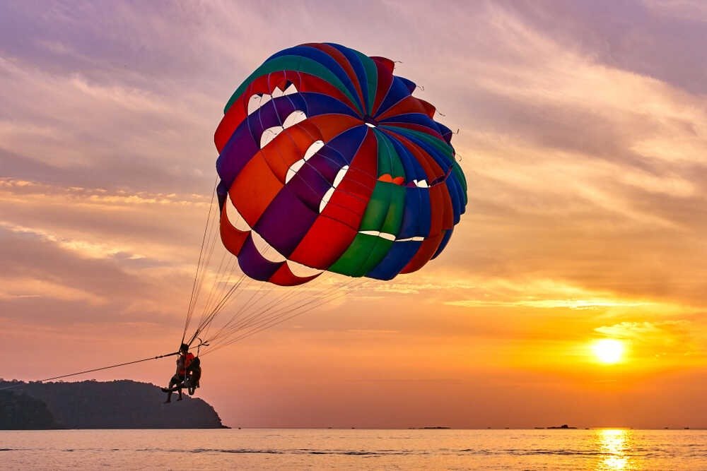 Hạt động phiêu lưu chỉ dành cho du khách ưa mạo hiểm: Dù bay trên biển