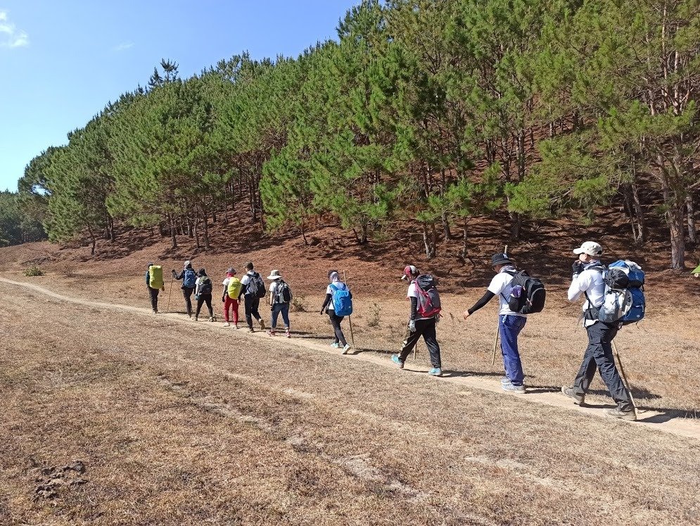 Leo núi Bà Đen đường Đá Trắng