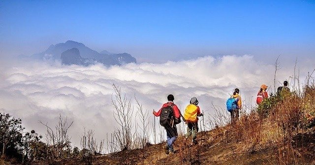 Luôn đi theo đoàn, tuân thủ lộ trình và hướng dẫn của hướng dẫn viên
