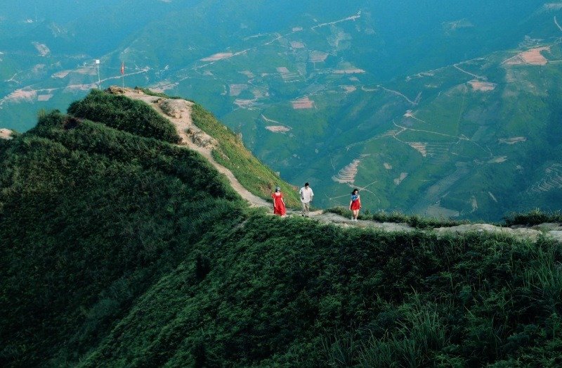 Review lịch trình trekking Tà Xùa 3N2Đ trọn vẹn 2 sống lưng khủng long tà xùa